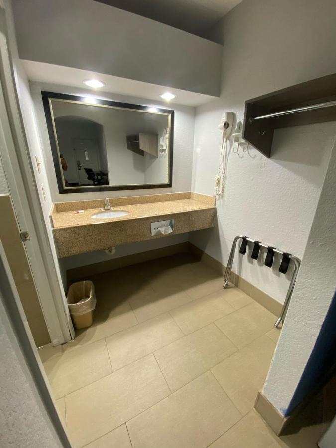 Super 8 By Wyndham Houston Hobby Airport South Hotel Buitenkant foto