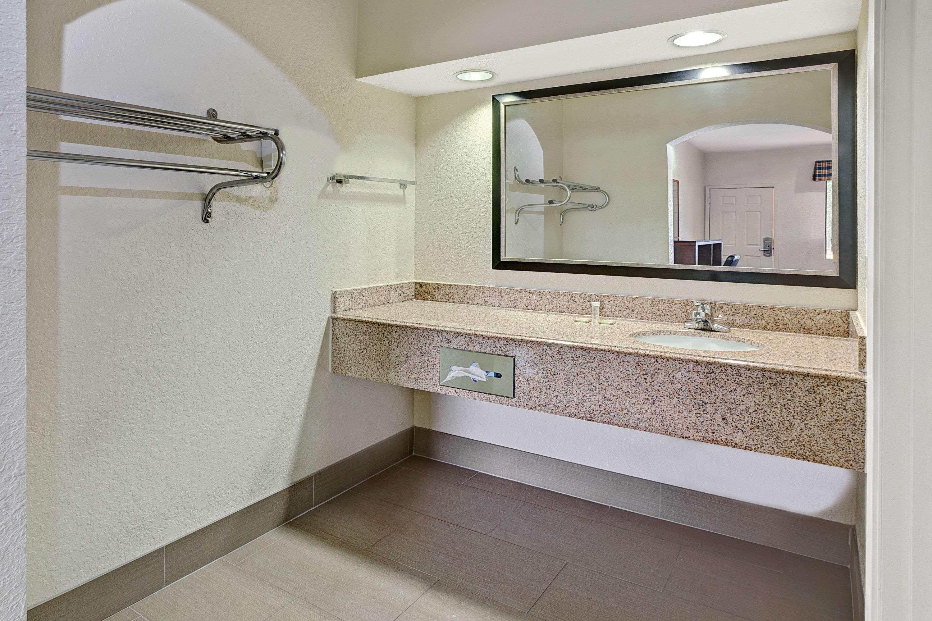 Super 8 By Wyndham Houston Hobby Airport South Hotel Buitenkant foto